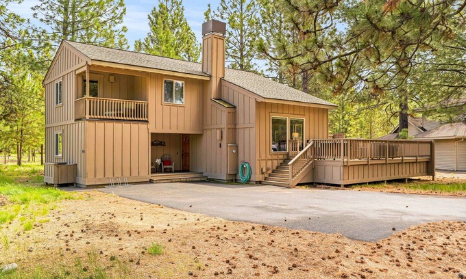 Overlook Park House | Dog-friendly home with private hot tub, pool access, & central AC - SHARC passes