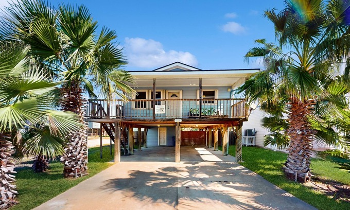 Leeward Sands House | Dog-friendly house close to the beach w/WiFi, private washer/dryer