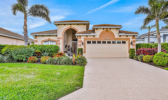 Biggar House | Dog-friendly house with private pool, sauna, golf, tennis court, & central AC