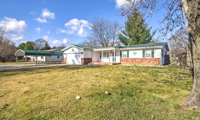 Palestine House | Dog-Friendly Illinois Home w/ Private Yard!