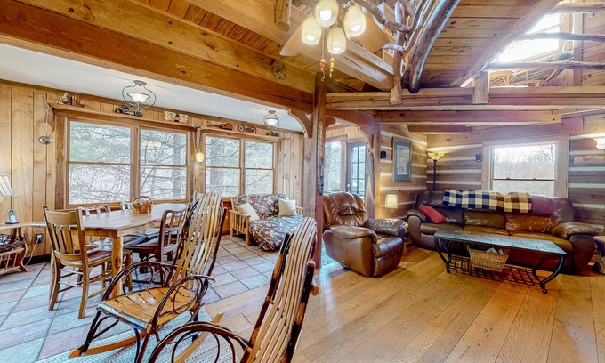 Fairview Cabin | Dog-friendly mountain view cabin on four acres with a washer/dryer & fireplace