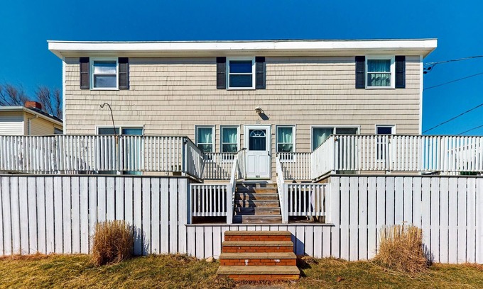 Scituate House | Dog-friendly, spacious coastal retreat with large deck & W/D - walk to beaches
