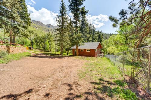 Cascade House | Dog Friendly Cabin with Yard and Mtn Views in Cascade