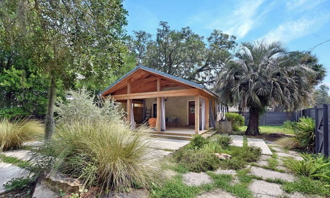 Saint Simons Heights House | Dog Friendly Walk to BBQ & Tacos St. Simons Vacation Rental