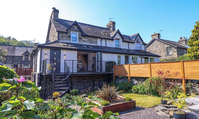 Gwynedd- Snowdonia Cottage | DOLA, pet friendly, with open fire in Betws-Y-Coed