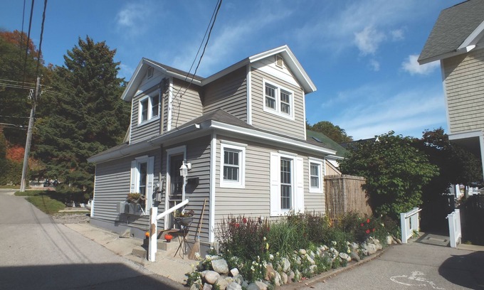 Harbor Springs House | DOLL HOUSE! 1 BDR - 1 Block to Main Street Shops!