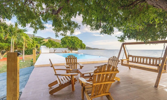 Las Charcas House | Dolphin Village Beach Front Ocoa Bay