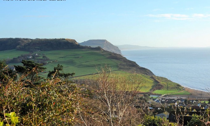 Charmouth House | DOLPHINS LEAP, pet friendly, country holiday cottage in Charmouth