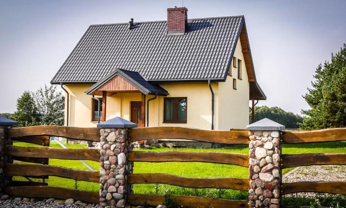 Krasnopol House | Dom w Głuszynie z linią brzegową