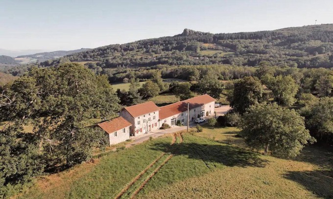 Lavoine House | Domain 1h20 from Lyon for events (birthday, cousinade, seminar, etc.)