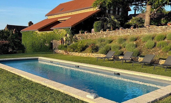 Urval House | Domaine Avec Hangar à Tabac Idéal Pour Familles et Amis