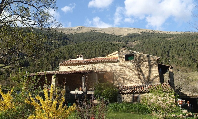 Castellet-les-Sausses Cottage | Domaine du Fâ: "l'école" self-catering cottage with panoramic view