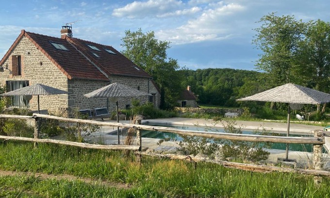 Saint-Medard-la-Rochette Villa | Domaine de Combraille en Marche