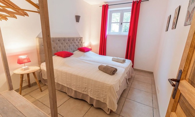 Issirac House | Domaine de Coulon, Maison Cornillon