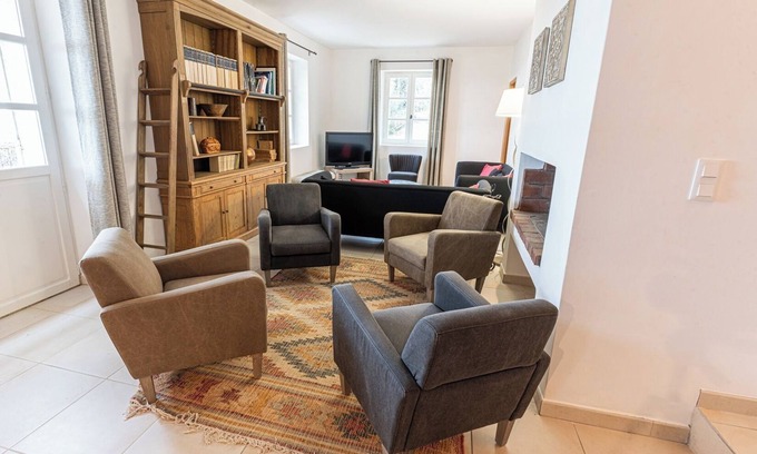 Issirac House | Domaine de Coulon, Maison Goudargues