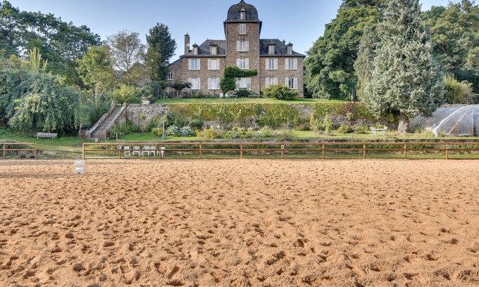 Le Truel House | Domaine de Linars🌿L'Aile du Château🌿A green setting in the heart of Aveyron
