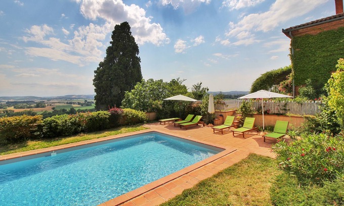 Cintegabelle House | Domaine de Quintalone view of the Pyrenees, south of Toulouse