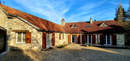 Droue-sur-Drouette House | Domaine des Pousses, Chambres d'hôtes au coeur d'un village de campagne