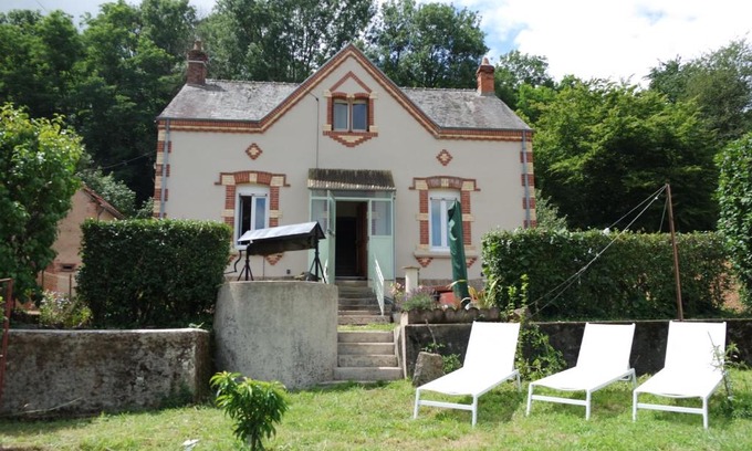 Issy-l'Eveque House | Domaine du pavillon Gîte 15 personnes