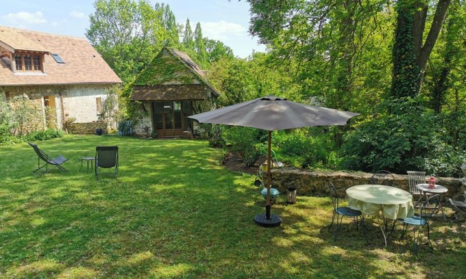 Sainte-Colombe-pres-Vernon House | Domaine de la Folicoeur