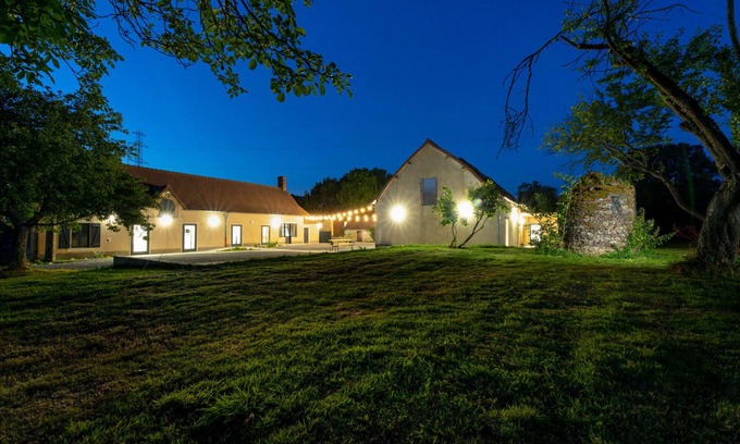 Teloche Bed & Breakfast | Domaine up to 32p, Le Mans 24-hour racetrack, next to Mulsanne bend