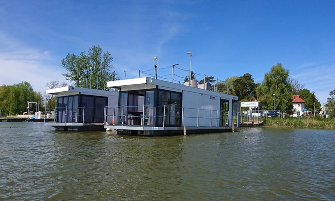 Mielno Boat Rental | Domki na wodzie ARKA 1, rower wodny, do morza oraz centrum 400m
