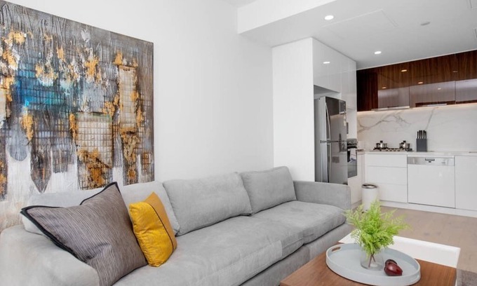 Doncaster East Apartment | Doncaster East 2BR Apt with carpark|Shopping|Parks
