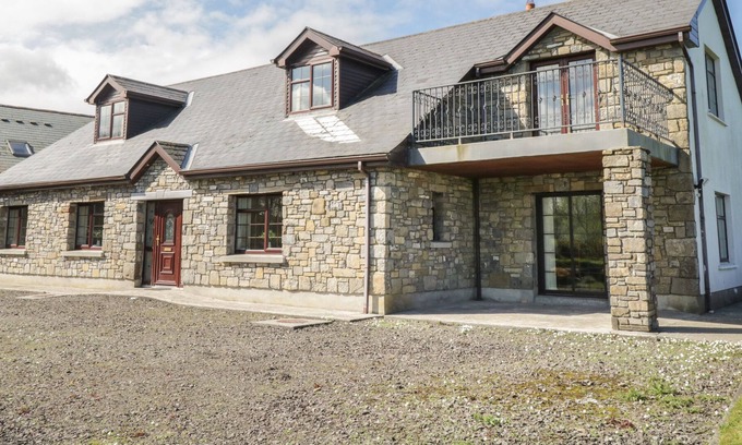 Keadue Cottage | DOONALTON HOUSE, family friendly in Dromore West, County Sligo