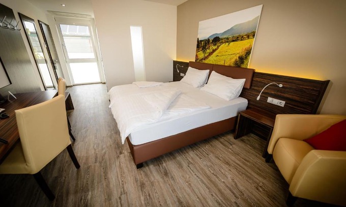 Weikersdorf am Steinfelde Hotel | Dorfmeister Business Hotel B&B