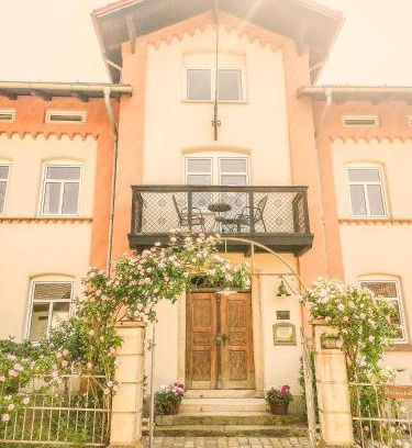 Deggendorf House | Dorfschänke DEGGENDORF Hotel & Apartmenthaus
