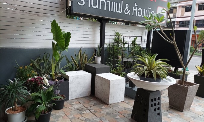 Ban Chang Lo Hotel | Double D Rooms & Cafe