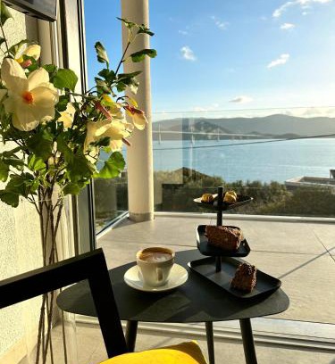 Komarna Apartment | Double pleasure - two apartments with sea views and pool
