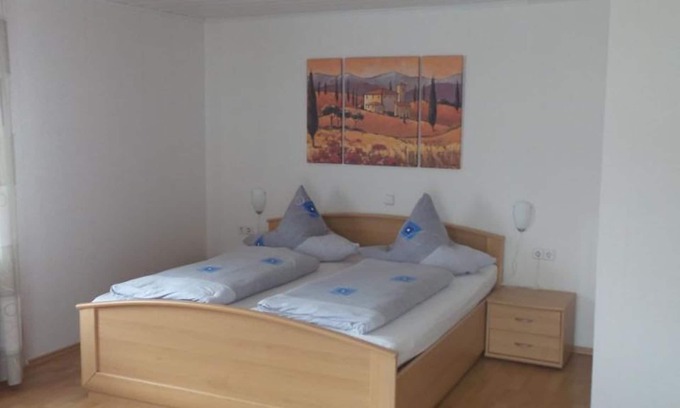 Schweigen-Rechtenbach Bed & Breakfast | Double room with shower/WC - Gästehaus Reither