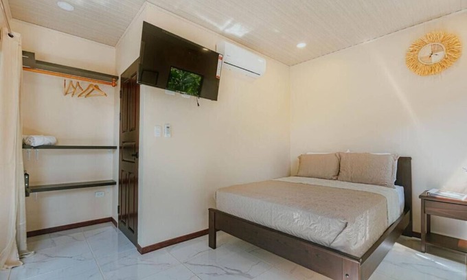 Canton Quepos Apartment | Double room 1 with jungle view