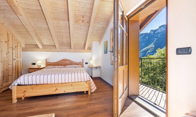 Ala Apartment | Double Room 'Camera Matrimoniale' with Mountain View, Shared Garden and Balcony