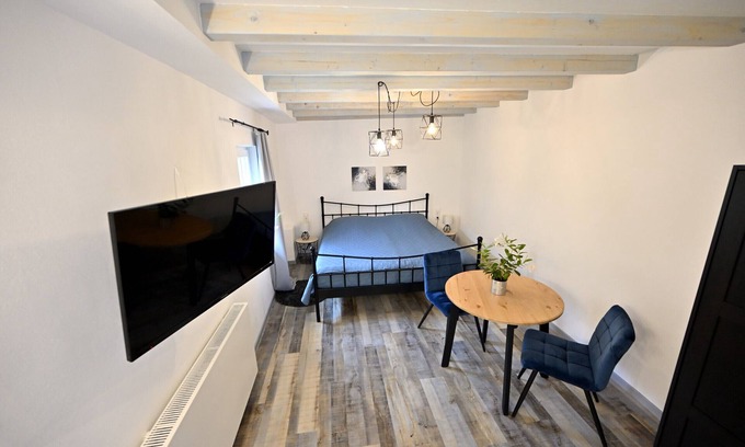 Weisenheim am Sand House | Double room-FACHWERK-Ensuite with Shower-Terrace