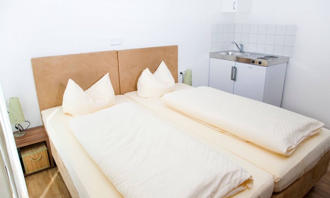 Asch Apartment | Double Room for 2 Guests with 21m² in Blaubeuren (73317)