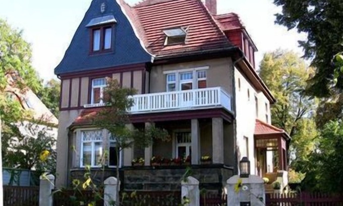 Radeberger Vorstadt Apartment | Double room in a villa in Loschwitz