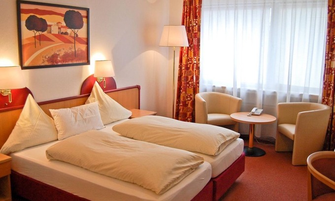 Niedermendig House | Double room shower/WC - HANSA Hotel