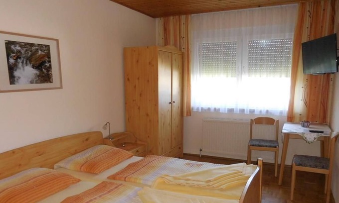 Mariahof Apartment | Double room with shower, WC - Angelika Zischmayer