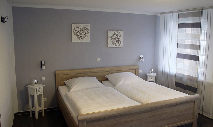 Balve Apartment | Double room with shower/WC