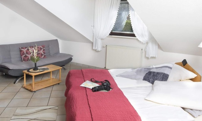Korperich House | Double room with sofa bed - Hotel-Restaurant Im Goldenen Grund