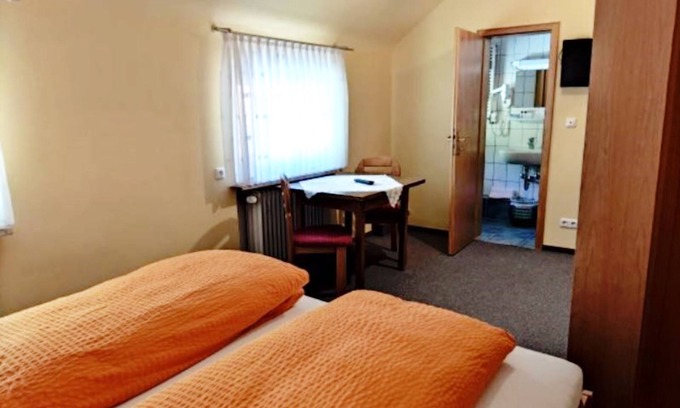 Beerfelden Cottage | Double room without balcony 09 - Gasthaus Zum Pälterwald