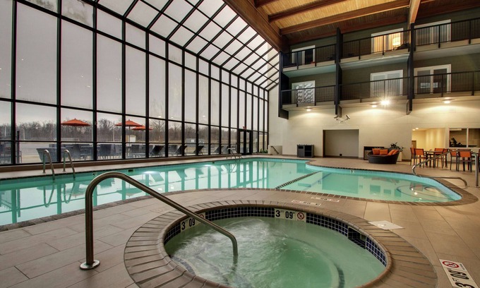 Mount Vernon Hotel | DoubleTree by Hilton Mt. Vernon