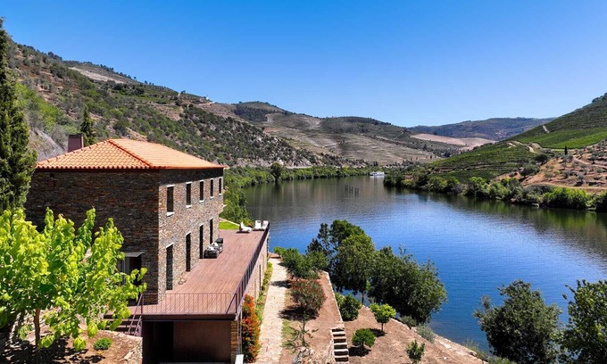 Cotas House | Douro Valley Luxury Rental on the Riverbank
