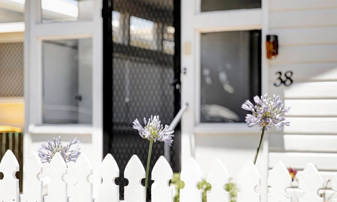 Maclean House | Dove Cottage - Charming Cottage