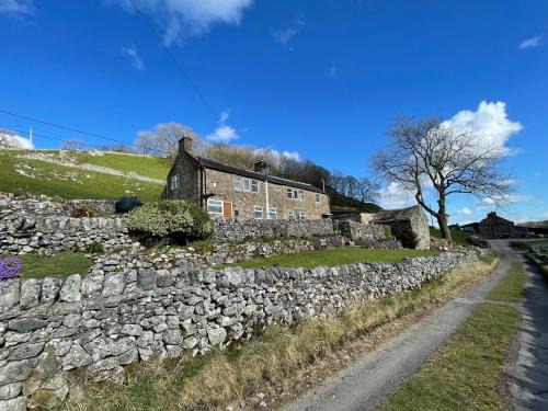 Crowdecote House | Dove Cottage - Stay at Gwens