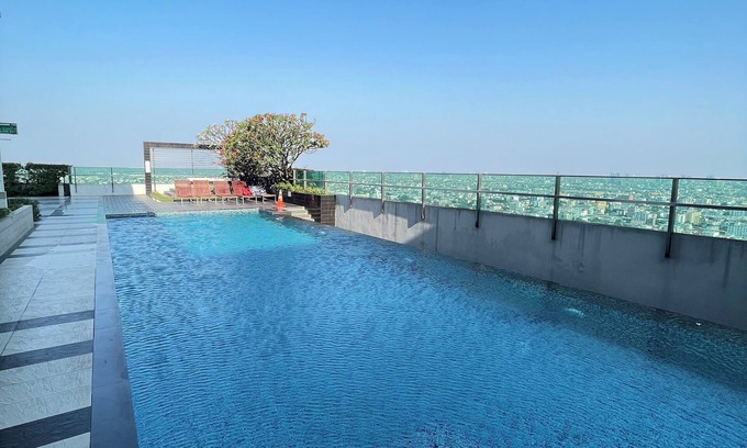 Samsen Nok Apartment | Downtown Loft Living Condos