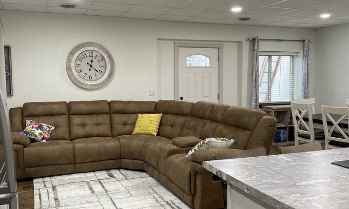 Stanton Apartment | Downtown 3-Bedroom Apartment