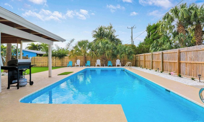 Stuart House | Downtown Beach Cottage - Heated Pool